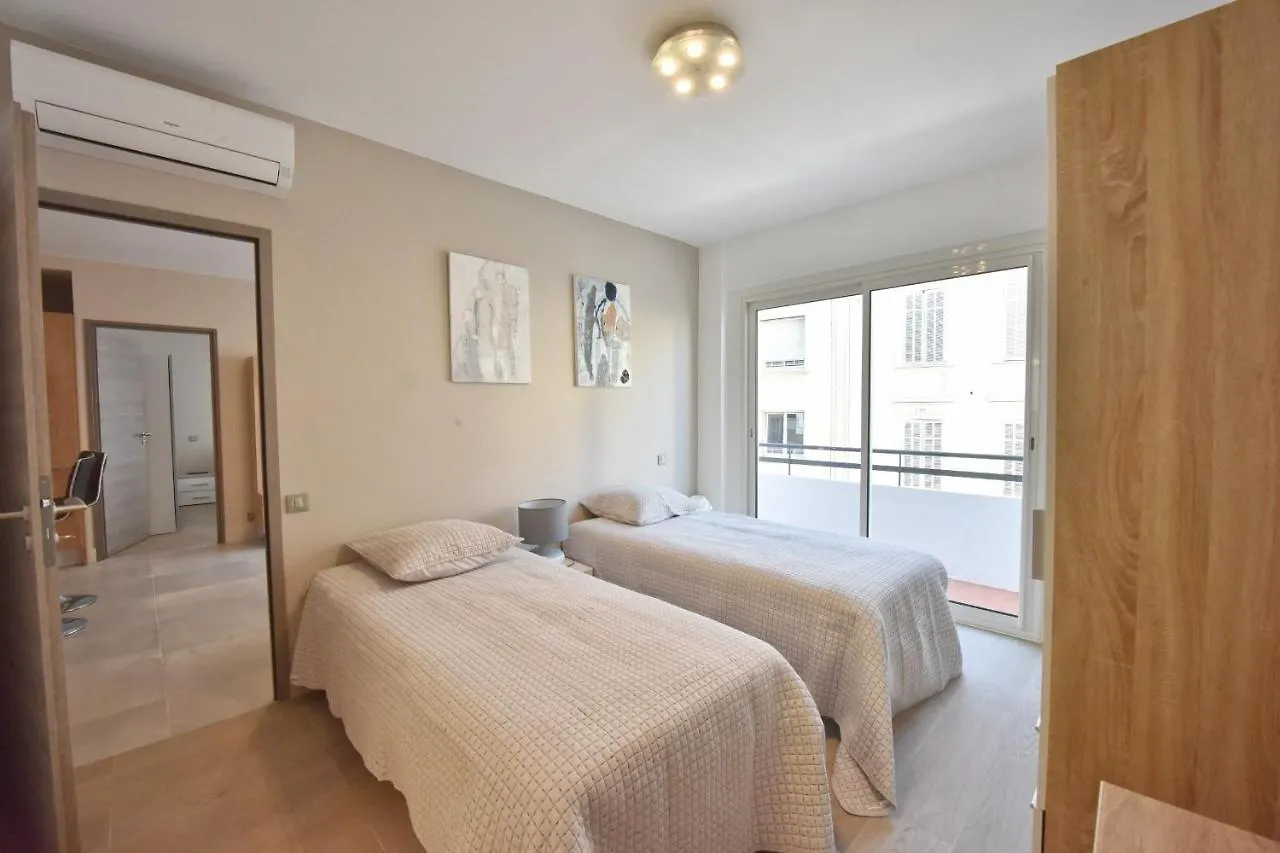 3-Room Apartment In The Heart Of Cannes 0*,  France