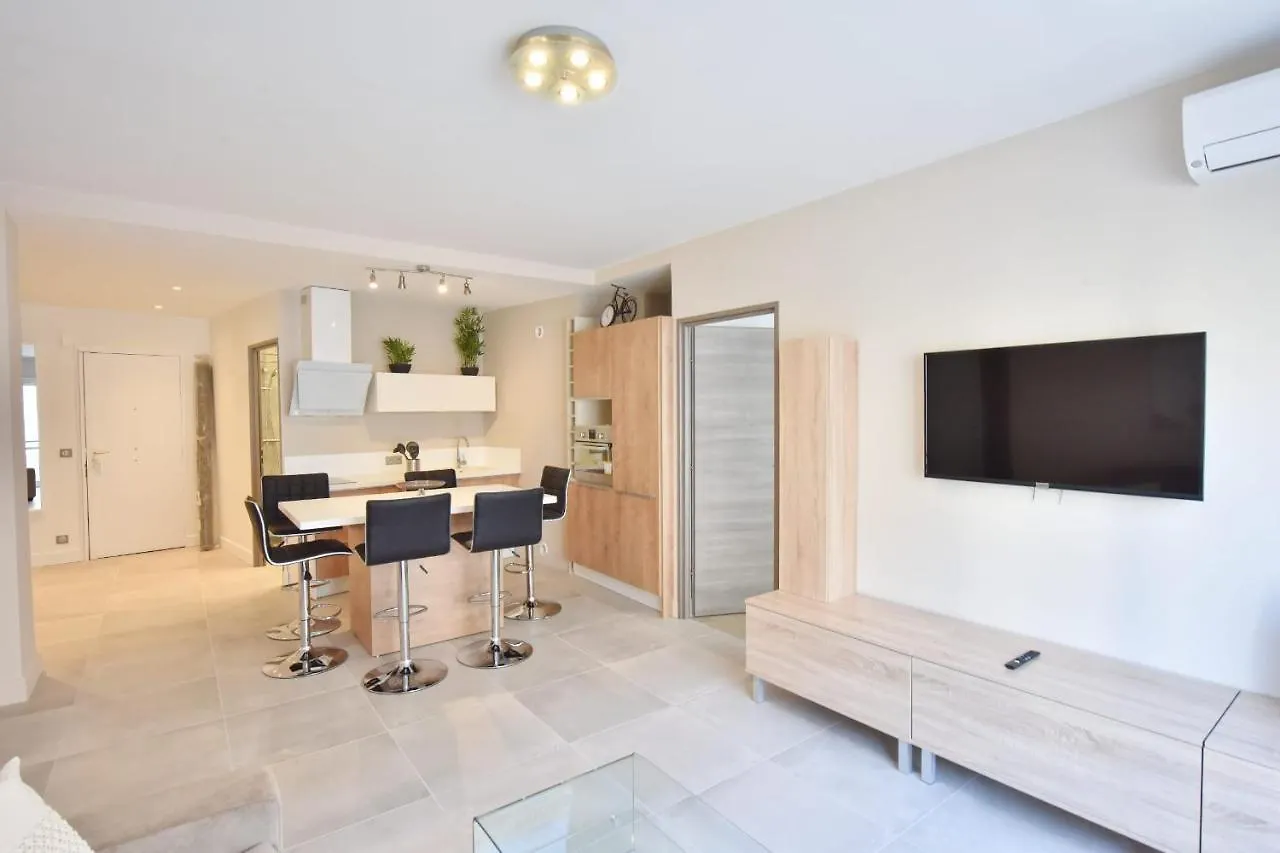 3-Room Apartment In The Heart Of Cannes