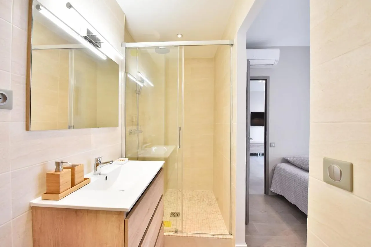 3-Room Apartment In The Heart Of Cannes 0*,  France